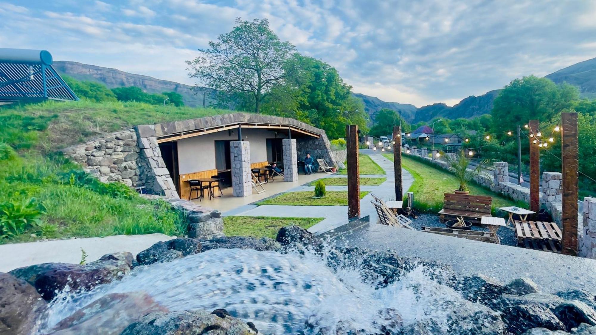 Hotel Hobbiton Near Vardzia Caves T'mogvi Buitenkant foto