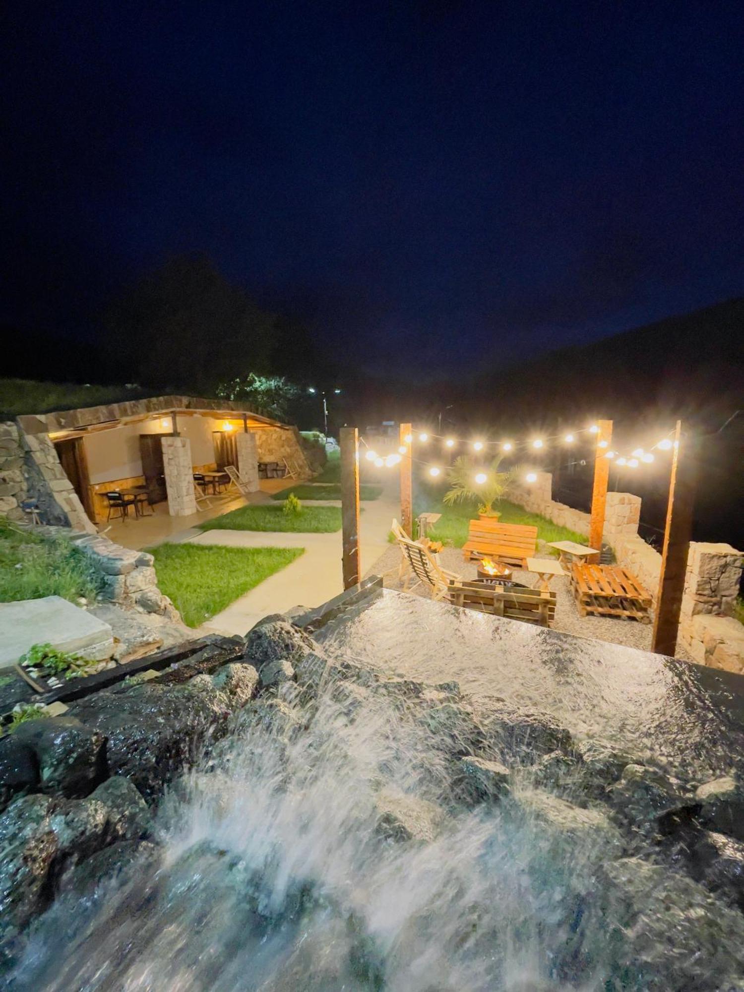 Hotel Hobbiton Near Vardzia Caves T'mogvi Buitenkant foto