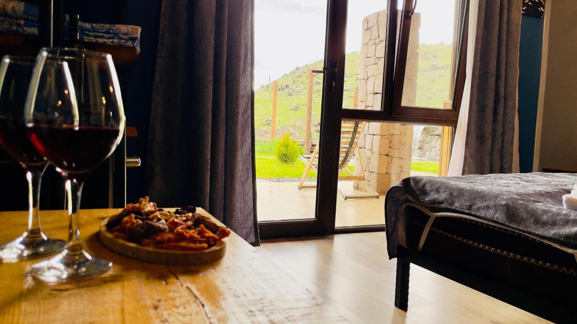 Hotel Hobbiton Near Vardzia Caves T'mogvi Buitenkant foto